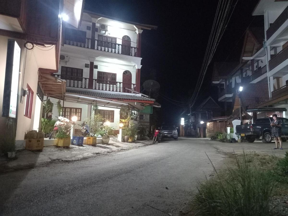Vang Vieng Queen'S- Mountain View Hotel Bagian luar foto